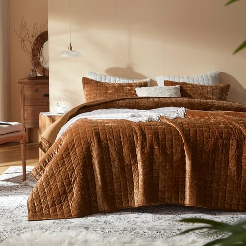 LEAONME Velvet Quilt Oversized California King-120''x120'', Lightweight Caramel Velvet Comforter Set with 2 Pillow Shams, Oversized Bedspread Coverlet Quilted Bedding Set for All Season