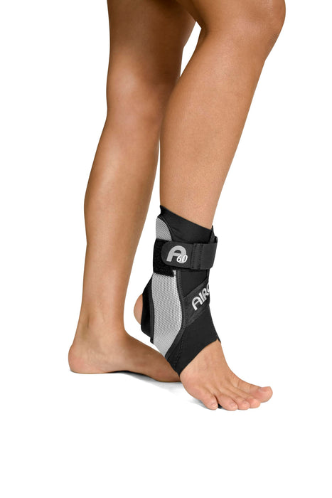 Aircast A60 Ankle Support Brace, Right Foot, Black, Medium (Shoe Size: Men's 7.5-11.5 / Women's 9-13)